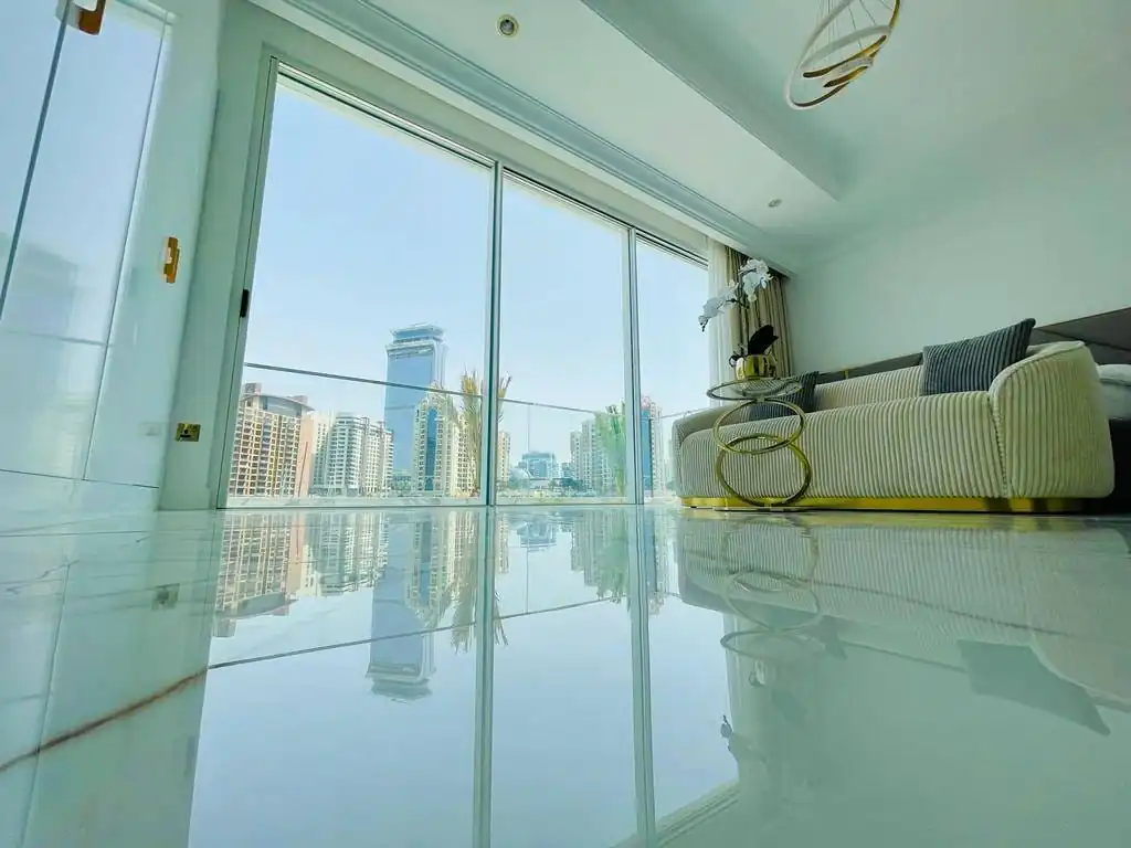Makfold's Minimalist Sliding Doors Transforming Spaces in Dubai
