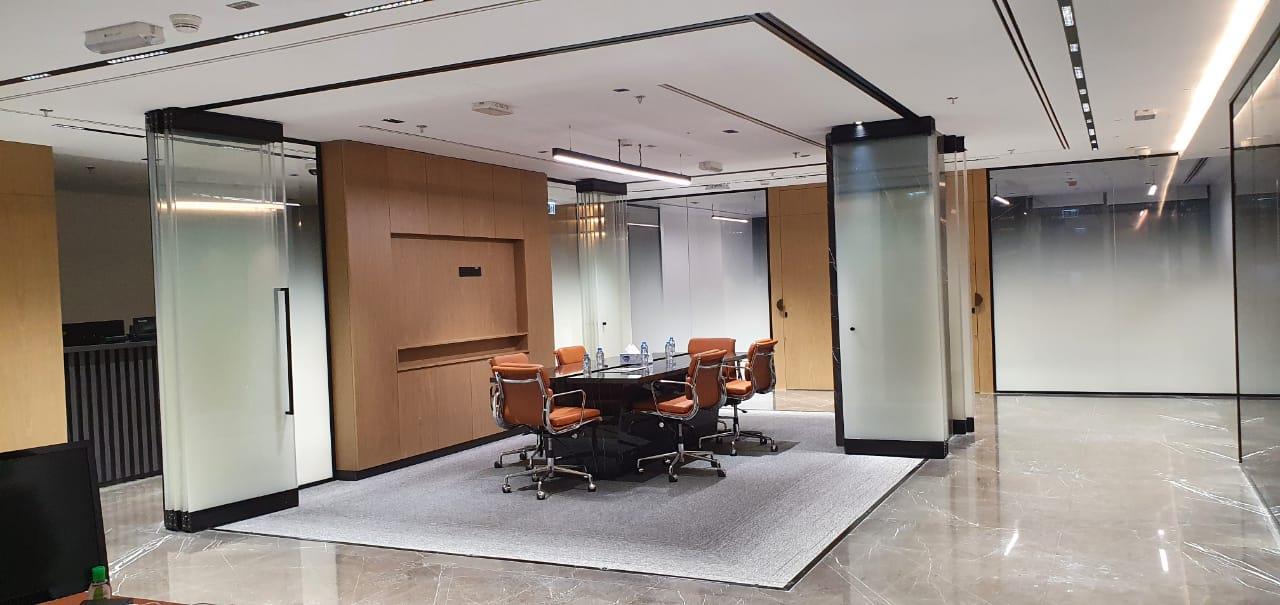 Frameless Glass Partitions - Corporate Meeting Room