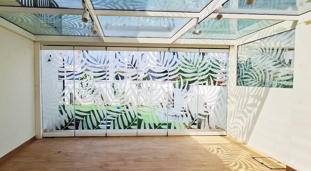 Frameless Folding Doors - Shadow Patterns and Natural Lighting